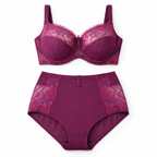 Zarif dantel detayları, güçlü toparlayıcı yapısı ve konforlu kalıbıyla büyük beden kadınlar için tasarlanmış lüks iç çamaşırı takımı. Gün boyu destek, geceleri şıklık.