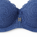 Lüks Mavi İç Çamaşırı - Detay Çekimi