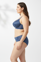 İndigo Mavi Dantel Takım - Yan Görünüm