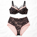 Büyük beden kadınlar için tasarlanan lüks sütyen ve külot takımı. Siyah dantel detaylı, rahat kalıp, şık ve feminen tasarım.