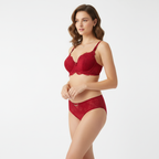 Bordo dantelli setin çapraz açıdan görünümü.