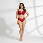 Zarif bordo dantelli sütyen ve külot takımı.