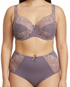 Büyük beden dantelli sütyen ve külot takımı. Destekli, konforlu ve şık tasarım.