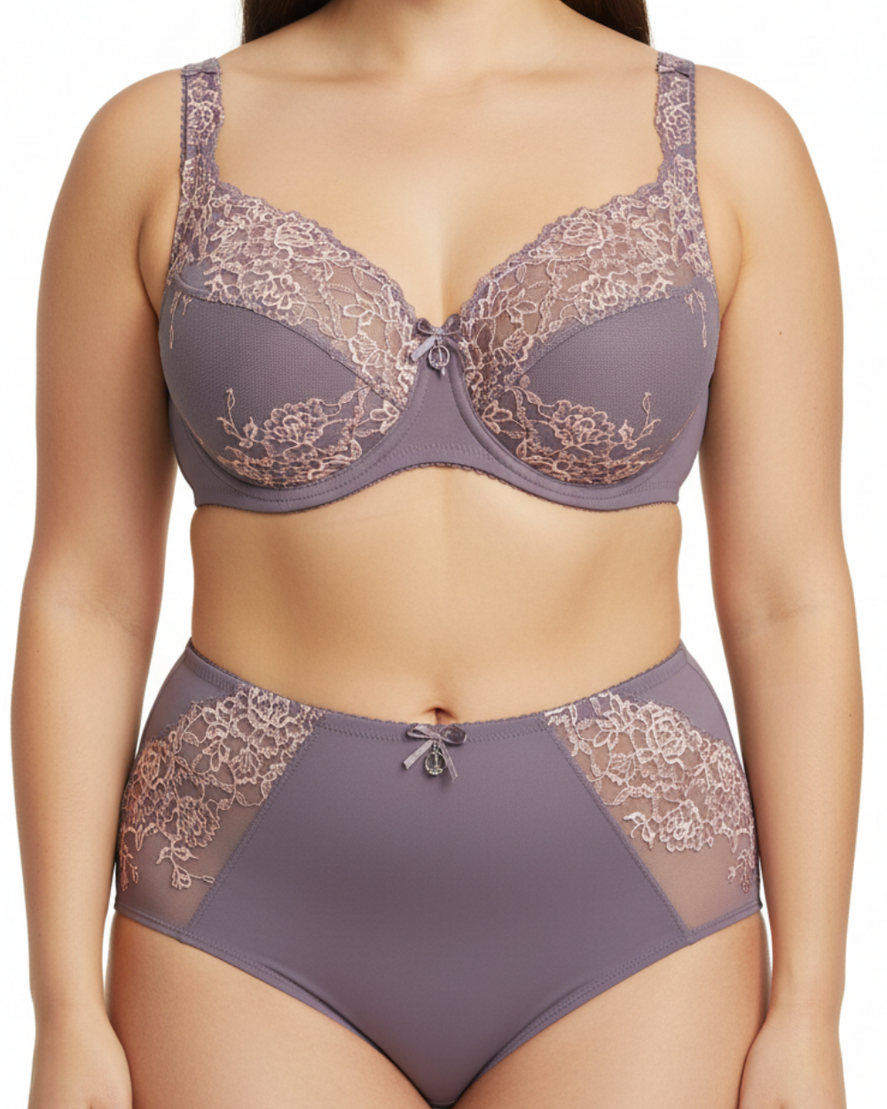 Büyük beden dantelli sütyen ve külot takımı. Destekli, konforlu ve şık tasarım.
