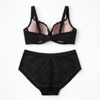 ALLA siyah ve pudra dantel büyük beden iç çamaşırı takımı. Destekli sütyen, rahat külot, şık ve konforlu tasarım. Online satın al.