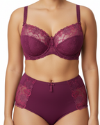 Zarif dantel detayları, güçlü toparlayıcı yapısı ve konforlu kalıbıyla büyük beden kadınlar için tasarlanmış lüks iç çamaşırı takımı.