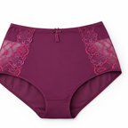 Zarif dantel detayları, güçlü toparlayıcı yapısı ve konforlu kalıbıyla büyük beden kadınlar için tasarlanmış lüks iç çamaşırı takımı. Gün boyu destek, geceleri şıklık.