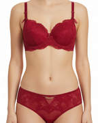 Zarif bordo dantelli sütyen ve külot takımı. Destekli sütyen, konforlu kalıp ve lüks detaylar.