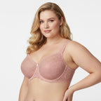 Pudra renk dantelli büyük beden sütyen; zarif tasarım, yumuşak doku ve dengeli destek sunar. Feminen ve konforlu iç giyim. Çapraz açıdan görünüm.