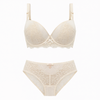 Ekru dantel sütyen ve külot takımı düz beyaz arka plan ön görünüm