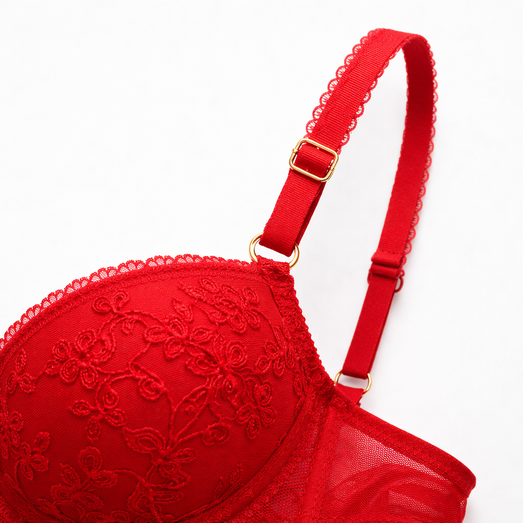Premium kırmızı dantel sütyen. Zarif floral işleme, doğal form ve konforlu tasarım.