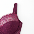 Lüks Bordo Dantel İç Çamaşırı - Detay Çekimi