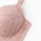 Lüks Pudra Dantel İç Çamaşırı - Detay Çekimi