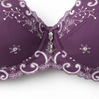 Sütyen merkez süs detayı