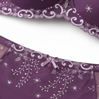 Mor iç çamaşırı - dantel ve işleme detay makro