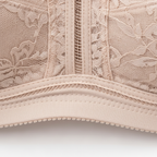 Fransız dantelli büyük beden sütyen; kolay kullanım, güçlü toparlama ve gün boyu konfor sunar. Dikiş detayı.