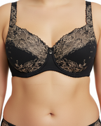 Siyah kontrast dantelli büyük beden sütyen; güçlü destek, zarif detaylar ve premium konfor sunar.
