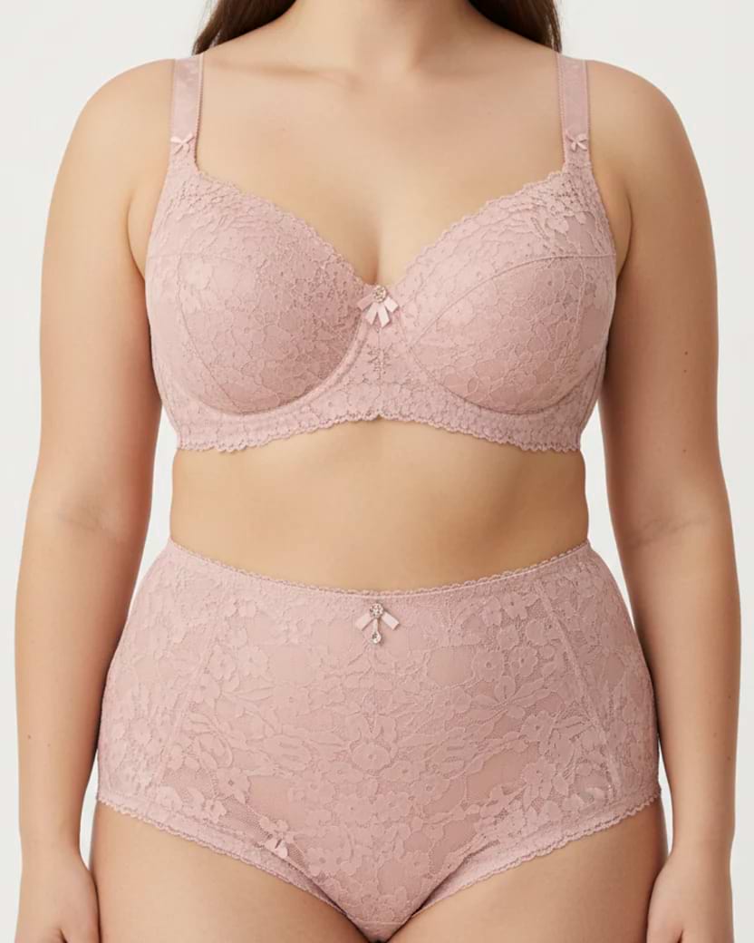 Büyük beden için özel tasarlanmış lüks dantel sütyen ve yüksek bel külot takımı.