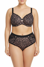 ALLA siyah ve pudra dantel büyük beden iç çamaşırı takımı. Destekli sütyen, rahat külot, şık ve konforlu tasarım. Online satın al.