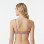 Premium dantel detayları ve güçlü destek sunan sütyen modellerini keşfedin. Arka görünüm.