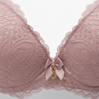 Premium dantel detayları ve güçlü destek sunan sütyen modellerini keşfedin. Kup ve fiyonk detayı.