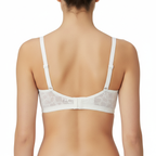 Pudra ve beyaz dantel balenli toparlayıcı sütyen ile gün boyu konfor ve zarif görünüm. Arka görünüm