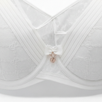 Pudra ve beyaz dantel balenli toparlayıcı sütyen ile gün boyu konfor ve zarif görünüm. Kap yapısı detayı