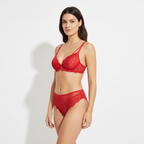 Şık ve toparlayıcı kırmızı dantel sütyen ve külot takımı. Premium kalite, feminen tasarım ve gün boyu konfor. Hemen keşfedin. Yan açı editörlük