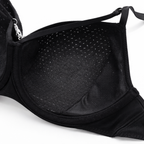 Zarif metal zincir detayı ve çoklu askı tasarımıyla modern feminen gücü yeniden tanımlar.