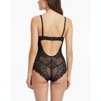 Destekli sütyen yapısı ve esnek kumaşı ile konforlu ve şık kadın body modeli. Arka görünüm.