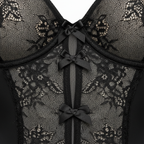 Destekli sütyen yapısı ve esnek kumaşı ile konforlu ve şık kadın siyah body modeli. Lüks dantel makro detayı.