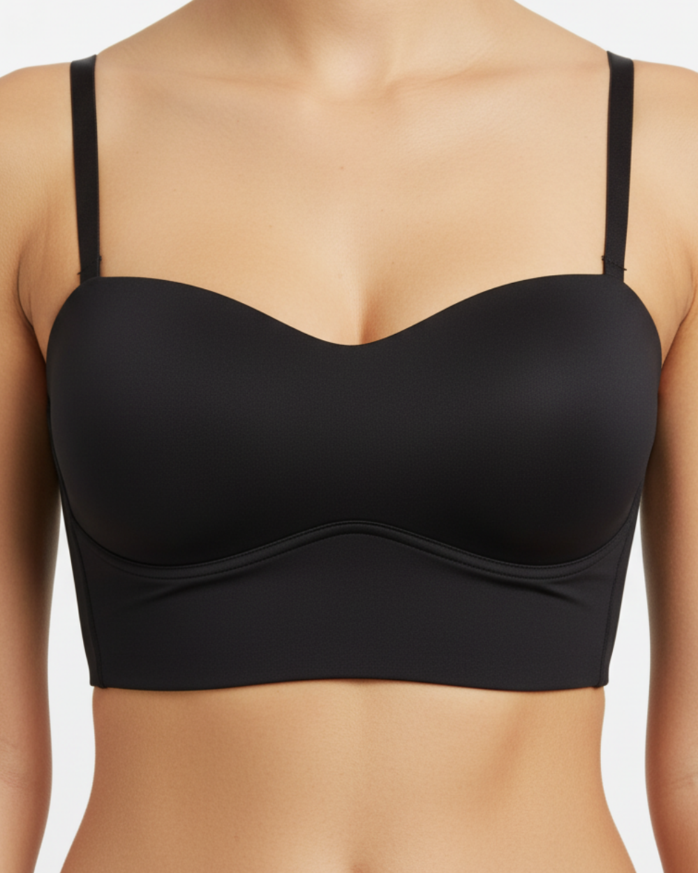 Modern uzun bant tasarımlı siyah straplez sütyen. Doğal destek, pürüzsüz mat kumaş ve güçlü siluet.