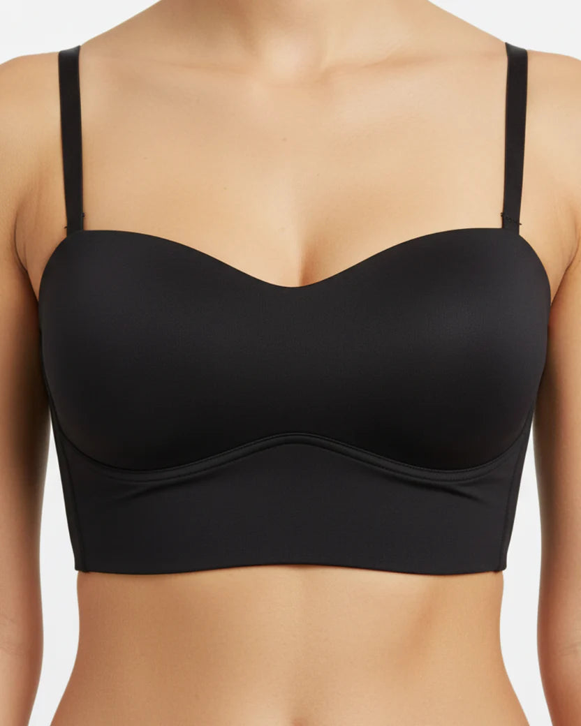Modern uzun bant tasarımlı siyah straplez sütyen. Doğal destek, pürüzsüz mat kumaş ve güçlü siluet.