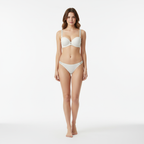 Beyaz taş askılı setin ön açıdan görünümü.