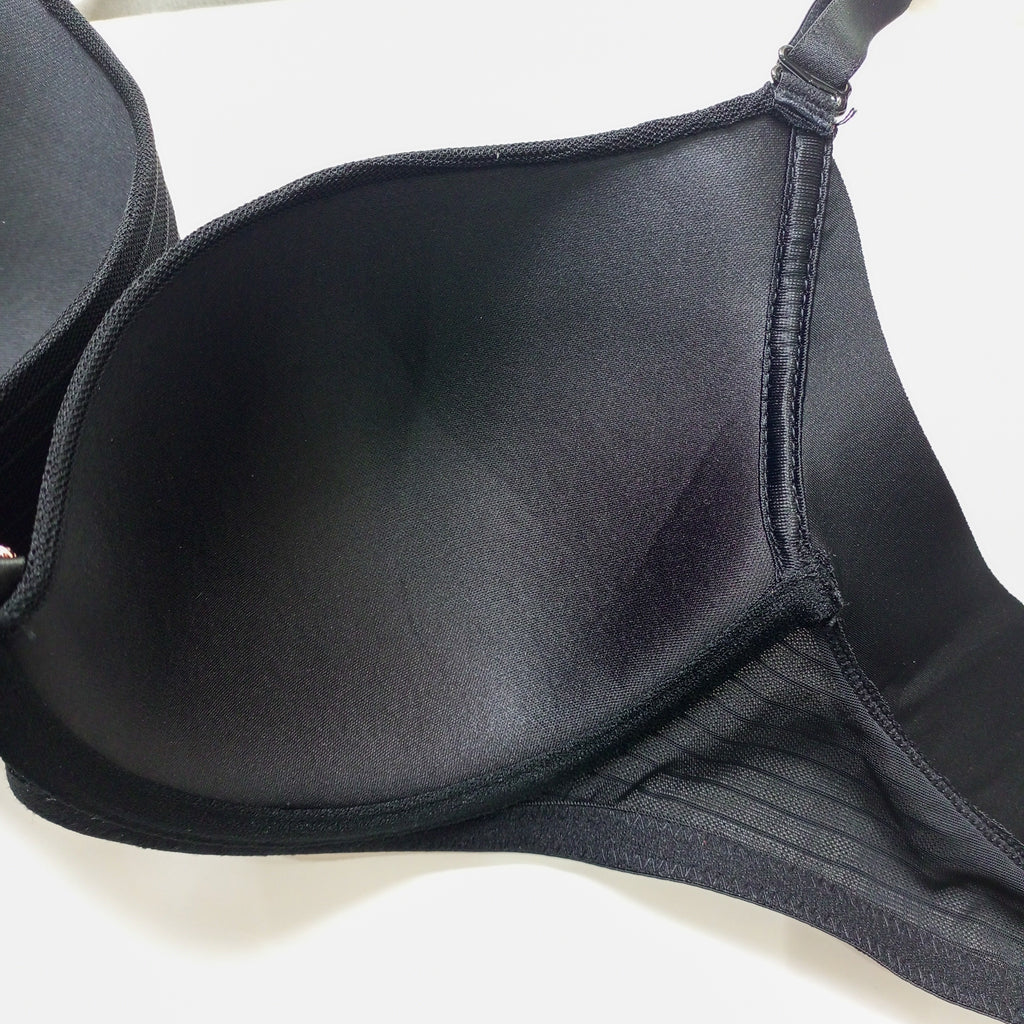 Balenli sütyen ve rahat boxer külot tasarımıyla öne çıkan krem renkli lüks iç çamaşırı takımının sütyen iç görünüm